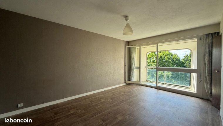 Studio 1 pièce 28 m² — 2