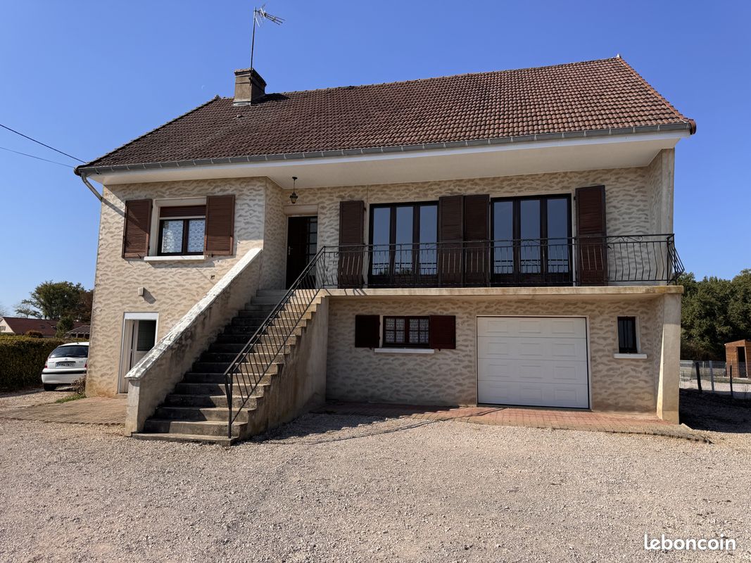 Maison 5 pièces 102 m² · à Saint-Martin-en-Bresse · 102 m² · 150 000 €