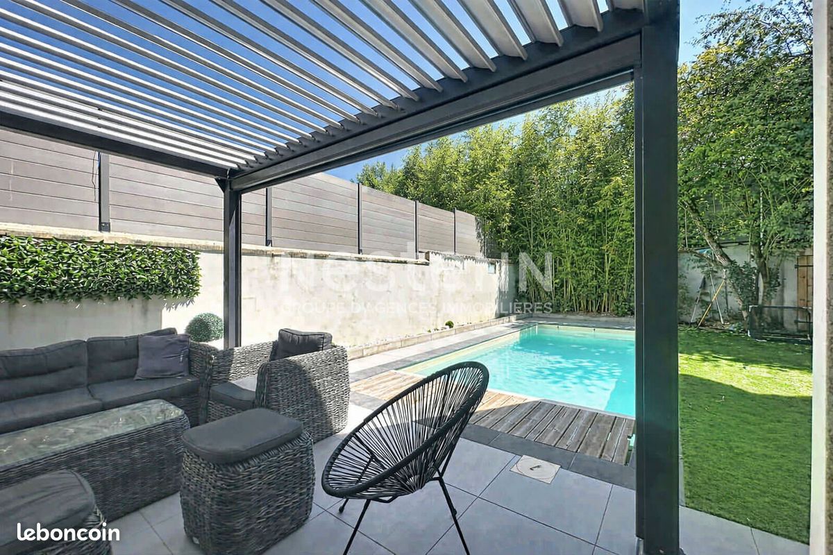 Maison 7 pièces 214 m² · à Bron · 214 m² · 854 000 €