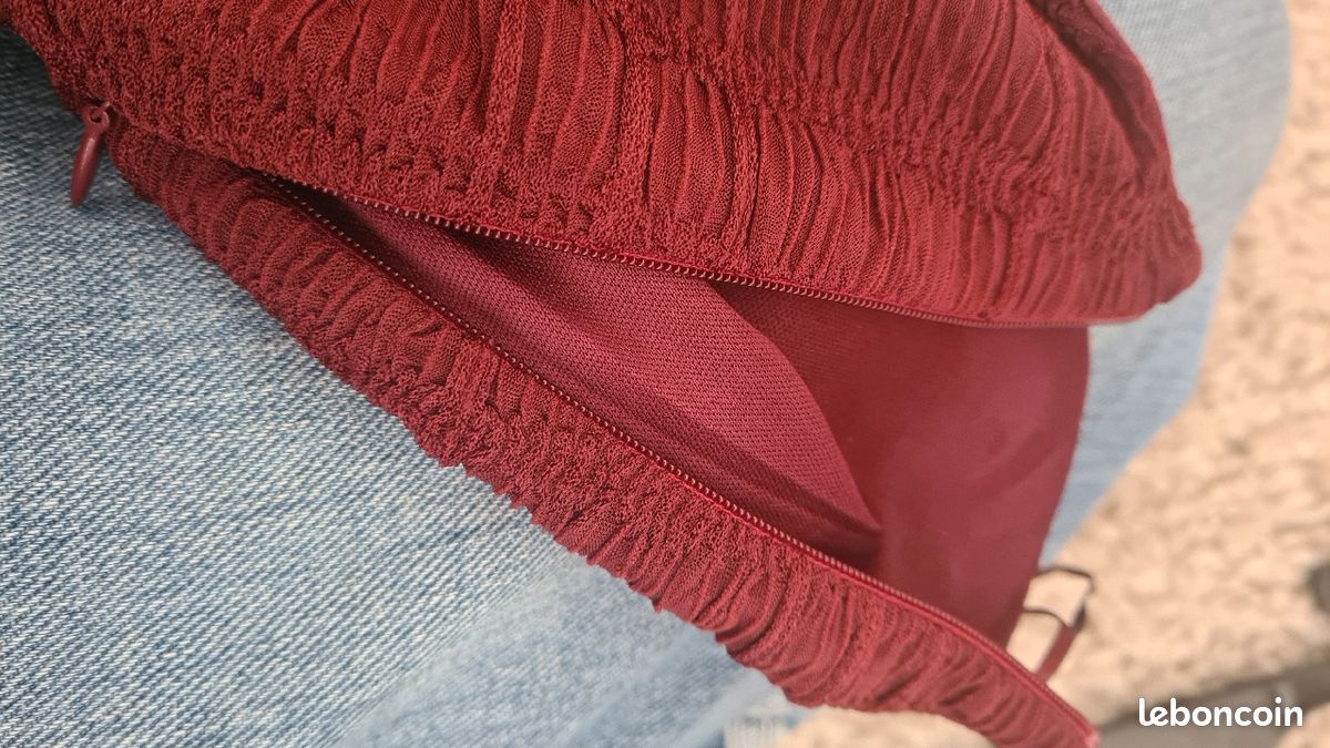 Jupe longue neuve
Couleur bordeaux
Taille 38
A venir récupérer à Petite île (image 9)