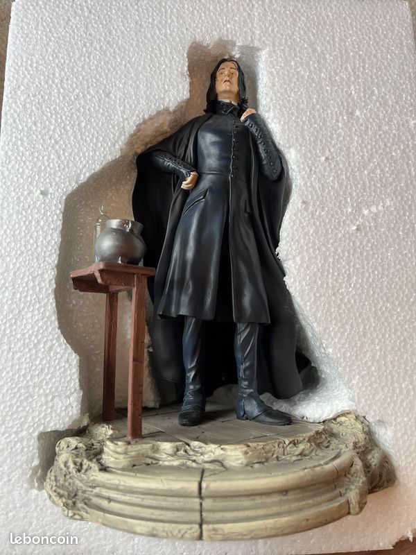 Figurine Enesco Harry Potter – Severus Snape (Résine, Collection 2022)