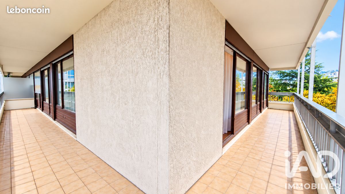 Appartement 4 pièces 100 m² · à Saint-Étienne · 100 m² · 105 000 €
