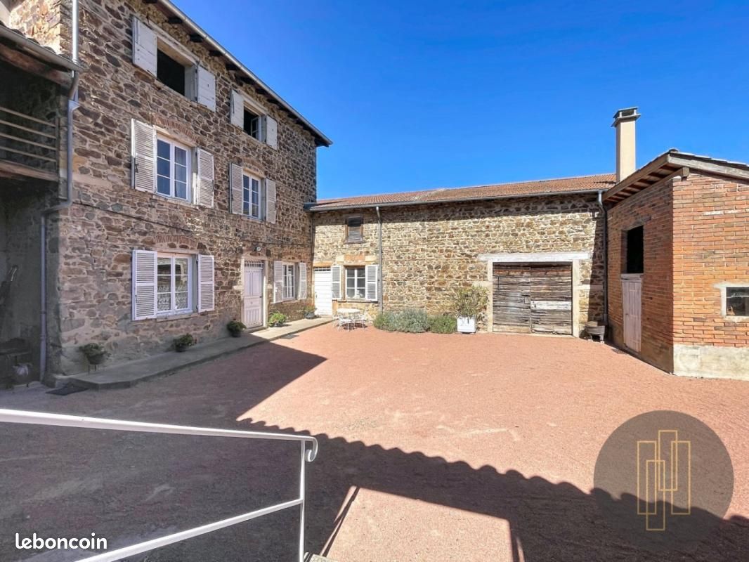 Maison 7 pièces 125 m² · à Vaux-en-Beaujolais · 125 m² · 350 000 €