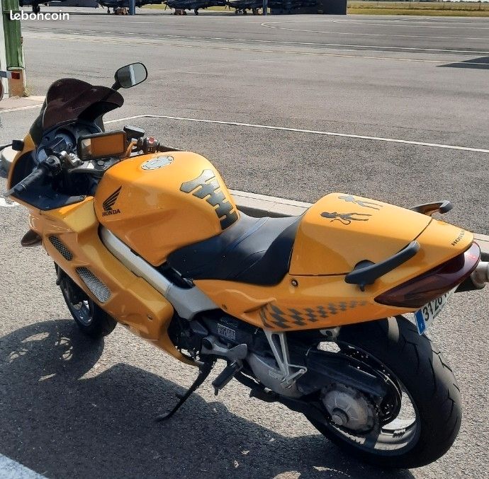 Vfr 800 fi (image 2)