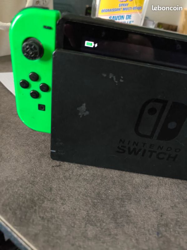 Vend Nintendo Switch avec socle (image 2)