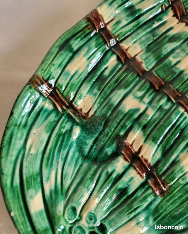 Plat et Égouttoir à Asperges en faïence Barbotine verte (image 7)
