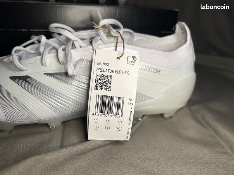 Crampons Adidas Predator blanc FG Chaussures