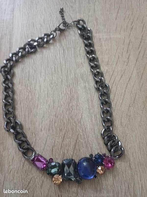 Collier fantaisie (image 1)