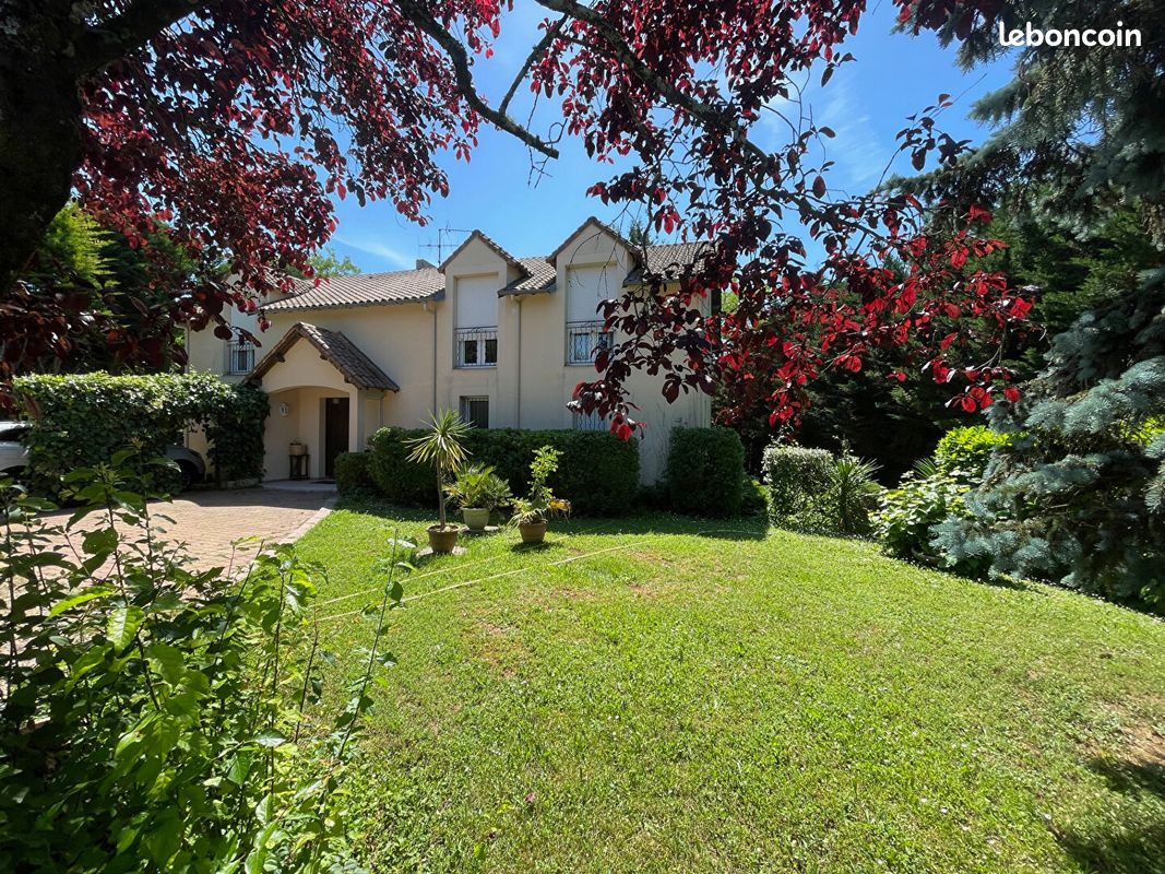 Maison 6 pièces 216 m² · à Buxerolles · 216 m² · 443 000 €