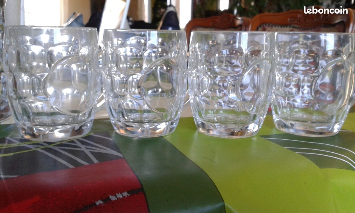 Je vends ces 2 lots de choppes à bière en verre transparent, (image 2)
