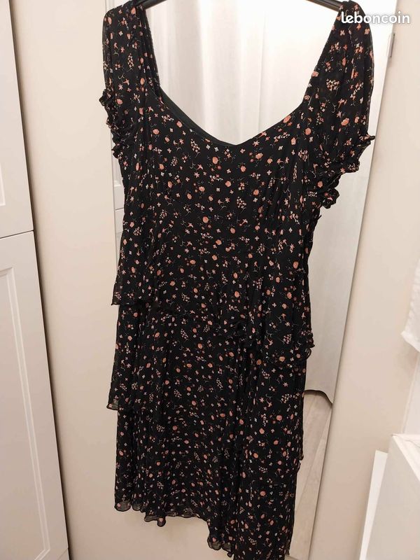 Robe noire a petites fleurs T42/44 (image 2)
