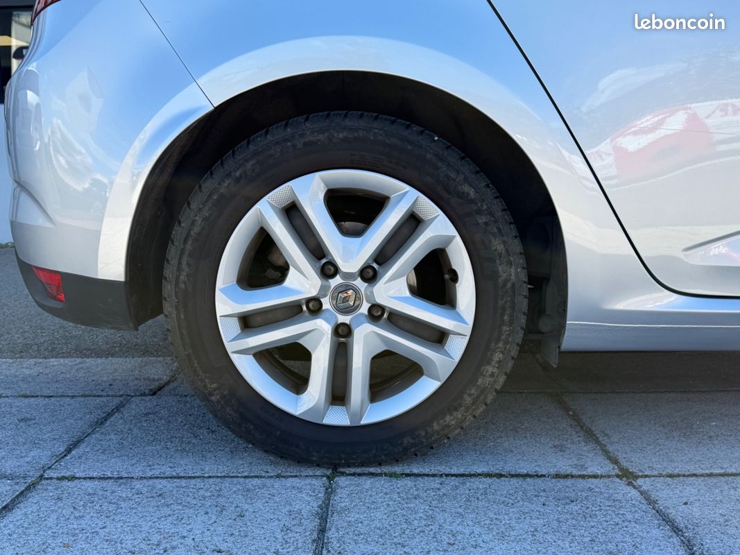 RENAULT MEGANE IV BERLINE BUSINESS MEGANE 4 1.5 Blue dCi 115 - GPS - RADARS - CLIM AUTO (image 13)