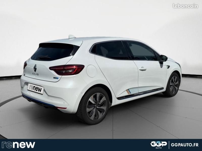 Renault Clio 1.6 E-Tech 140ch Première Edition (image 5)