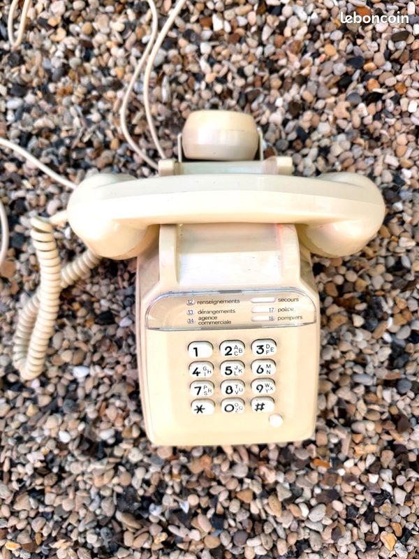 Ancien Minitel MATRA MO5 - Non Testé - Bon état Apparent
