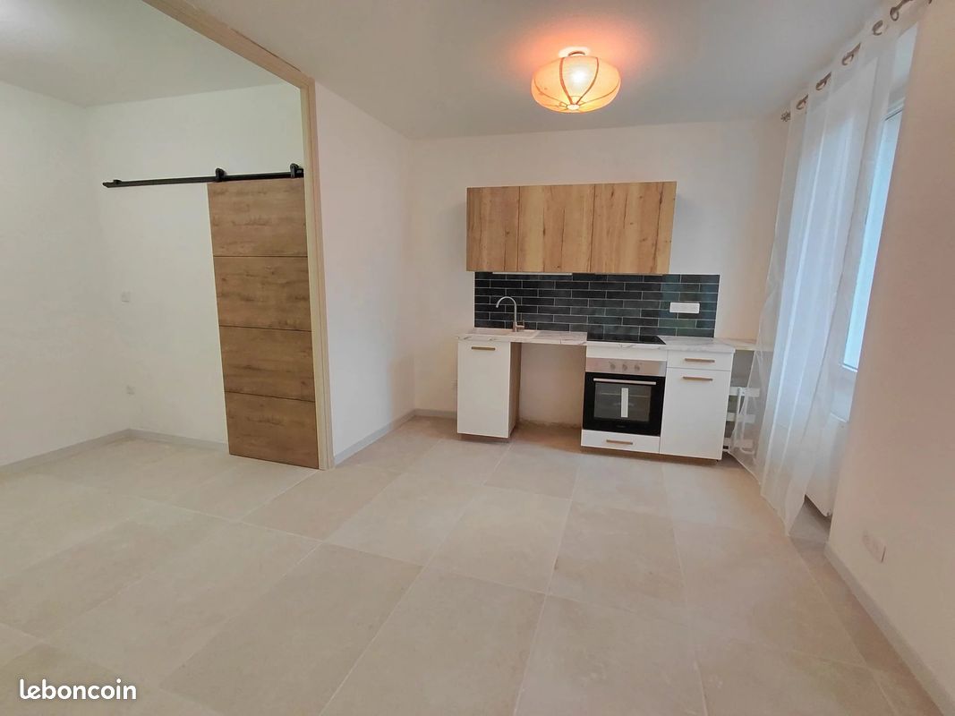 Appartement 1 pièce 26 m² · à Pourrières · 26 m² · 615 €