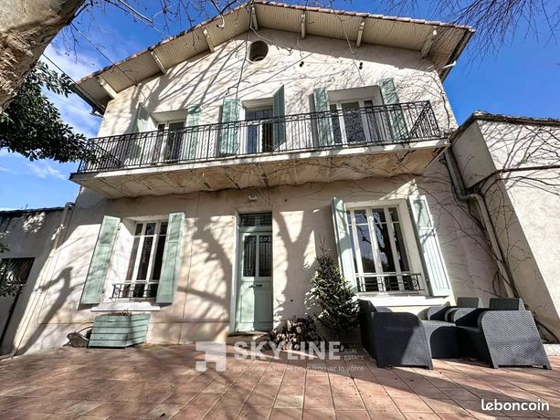 Propriété 9 pièces 197 m² — 1