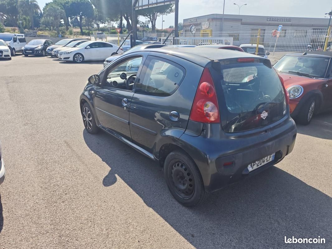 Peugeot 107 1.0 12v Trendy 5p (image 2)