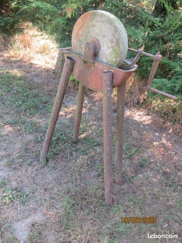 Meule en grès (image 2)