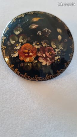 Broche Nacre miniature laquée Fedoskino peint main signé Broche Nacre miniature laquée Fedoskino peint main signé