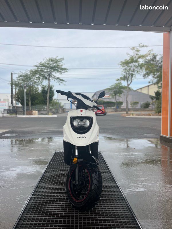 Scooter Mash Legend’r Blanc 2022 (image 1)