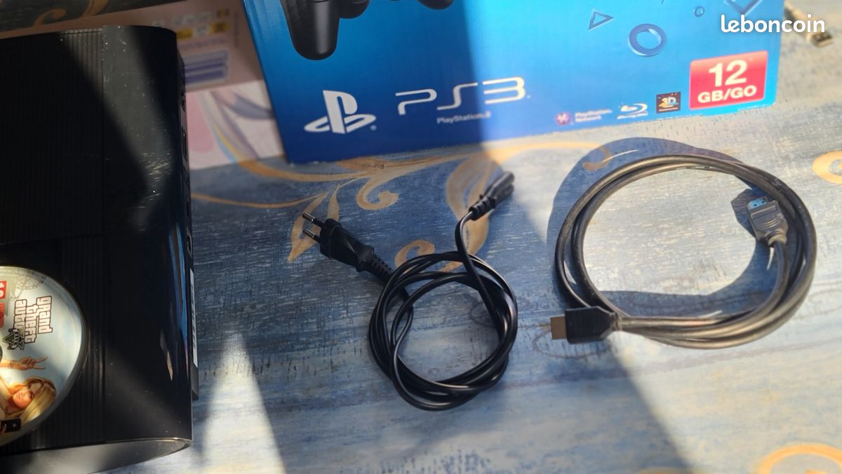 Console PS3 Ultra Slim 500 Go Sony 1 manette sans fil Dualshock 3 +6 jeux + tous les câbles très bon état peu servis livraison possible ou remise en main propre emballage d'origine (image 3)