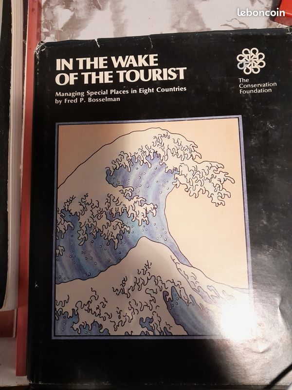 Livre In the Wake of the Tourist Managing Special Places in Eight Countries Par Fred P. Bosselman Relié, 278 pages Paru le 1ᵉʳ décembre 1978 chez Conservation Foundation (image 1)