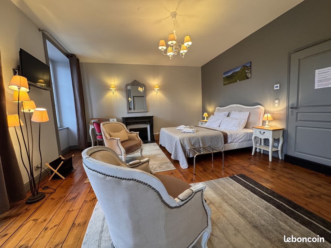 Immeuble 355 m² · à Murat · 355 m² · 290 000 €