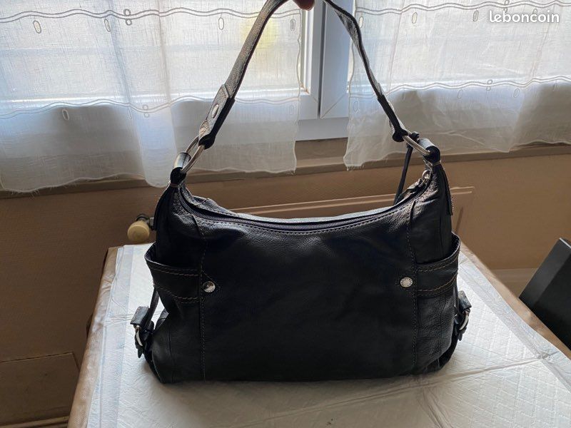 Vends sa Fossil (image 1)