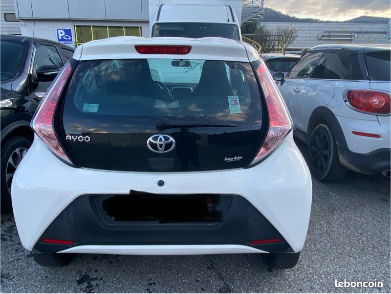 TOYOTA AYGO 1,0 x play état parfait (image 3)