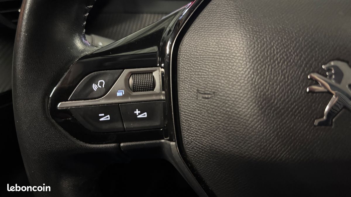 PEUGEOT 2008 GENERATION-I 1.2 PURETECH 130ch ALLURE START-STOP - ATTELAGE - CARPLAY (image 14)