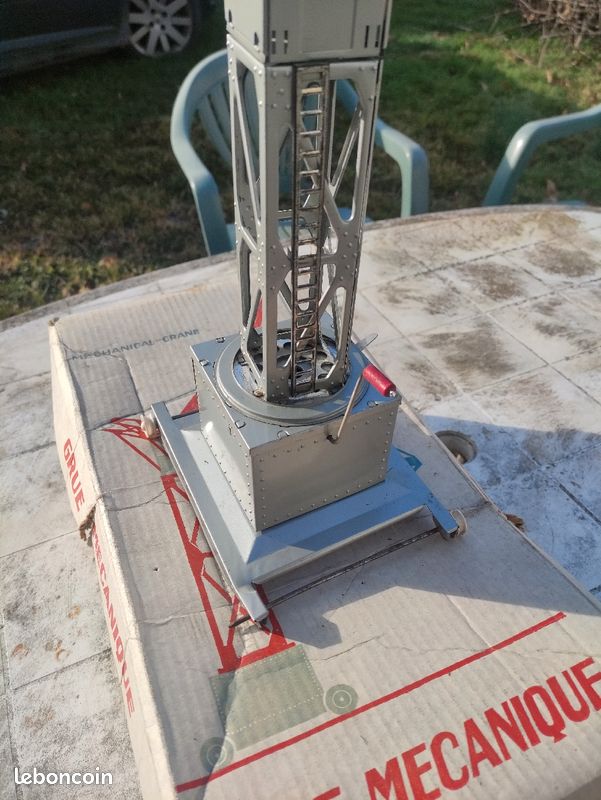GRUE TÔLE JOUSTRA Modèle Années 60 Avec Roues En Métal Ancien Jouet
