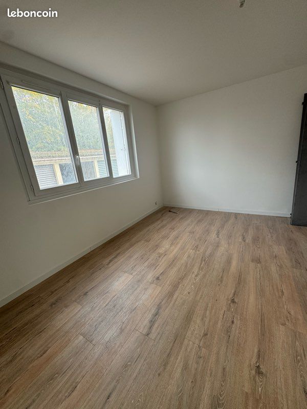 Appartement 4 pièce(s) 64 m²à louer Reze