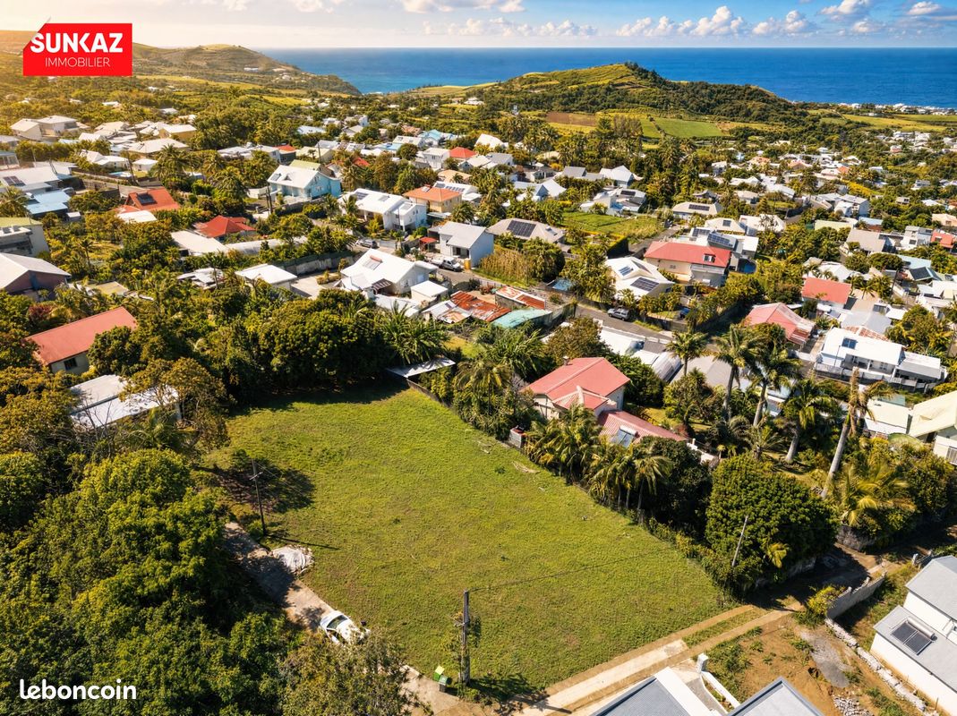 Terrain 384 m² · à Petite-Île · 384 m² · 137 000 €