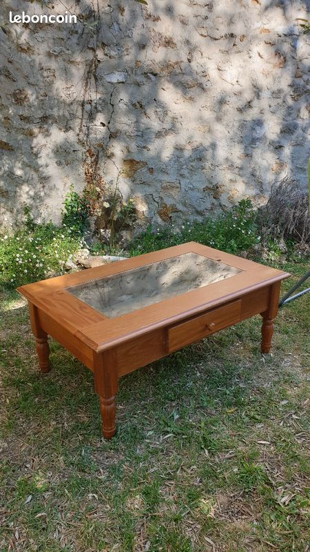 Table de salon en pin massif avec vitrine (image 1)