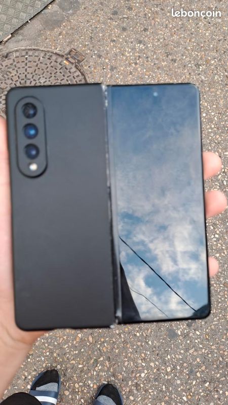 Galaxy z fold3 5G (image 4)