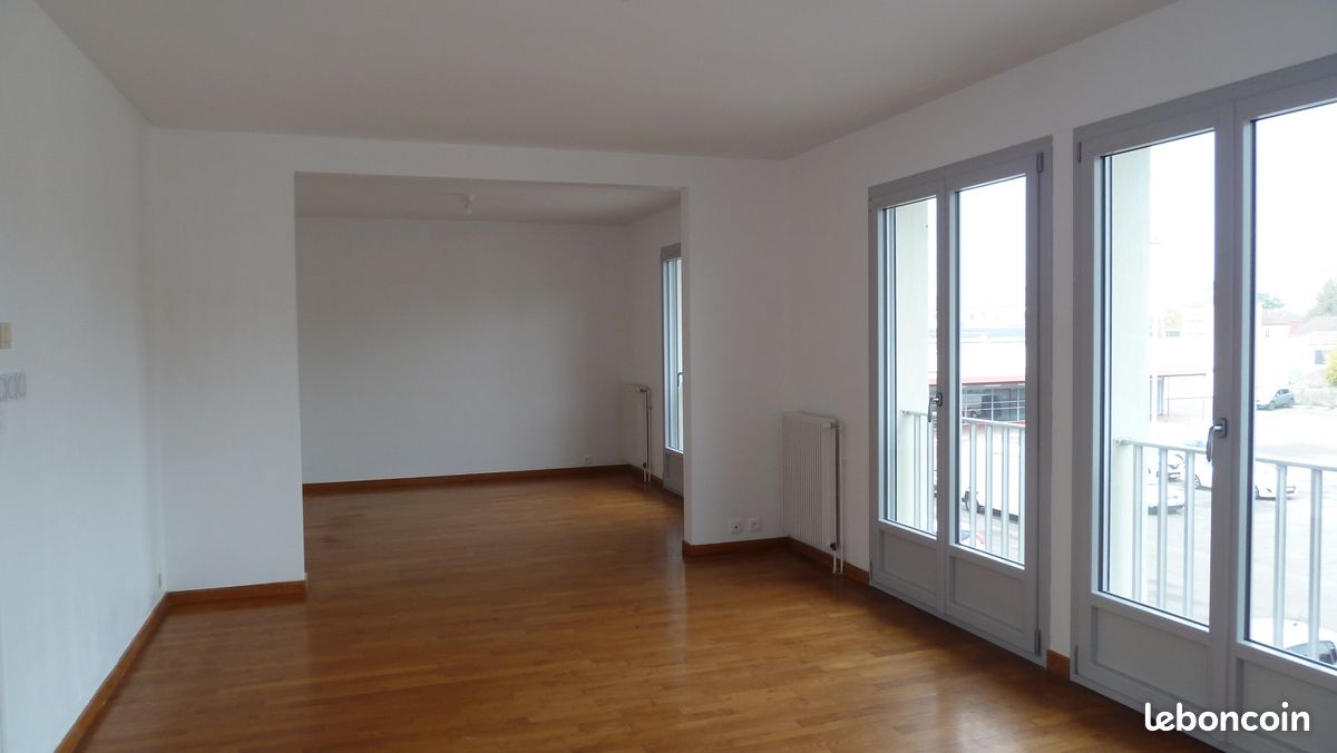Parking 4 pièces 113 m² · à Saint-Jean-de-Losne · 113 m² · 900 €/mois