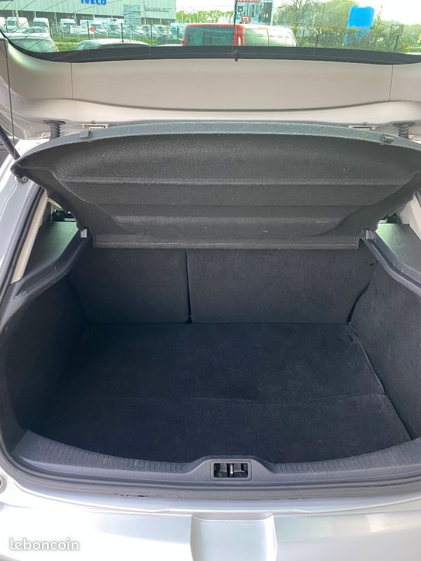 Renault Megane III Berline 5 ptes. 1.2i 130 ch Bose Edition (image 10)