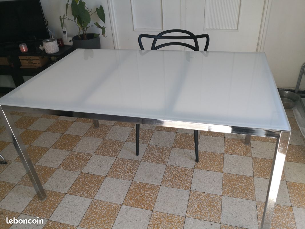 Vends table plateau en verre, pieds inox 135/85 cm (image 3)