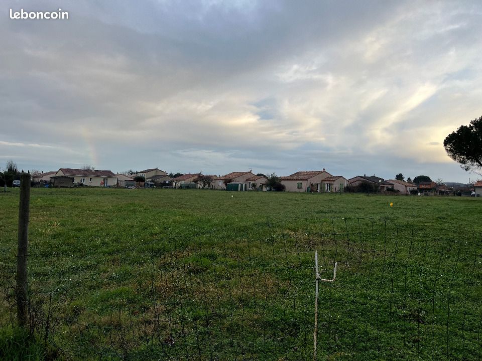 Terrain 692 m² Lagrave · 70 000 €