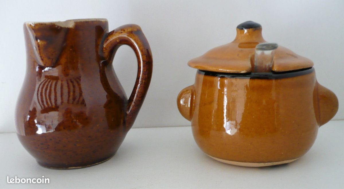 Moutardier et pot à crème anciens terre cuite vernissée (image 1)