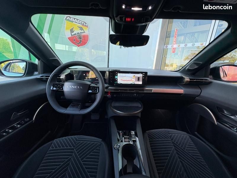 Lancia Ypsilon 1.2 Ibrida 110ch LX eDCT6 (image 12)