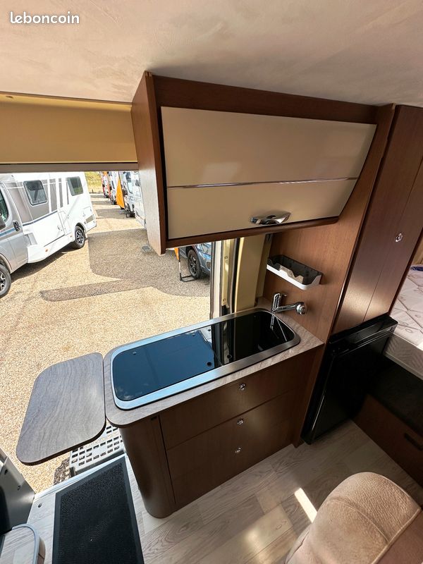 Roller Team Livingstone Prestige 2 / Fiat 130 Cv / Suspension pneumatique avec compresseur / Panneau solaire / Frigo auto (image 9)