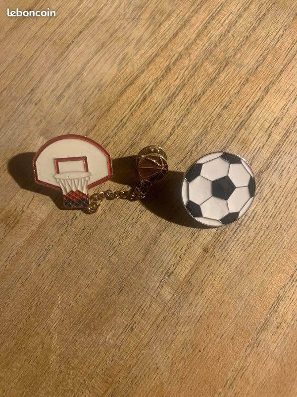 FOOTBALL PIN'S DU A.S.O.A. VALENCE VINTAGE