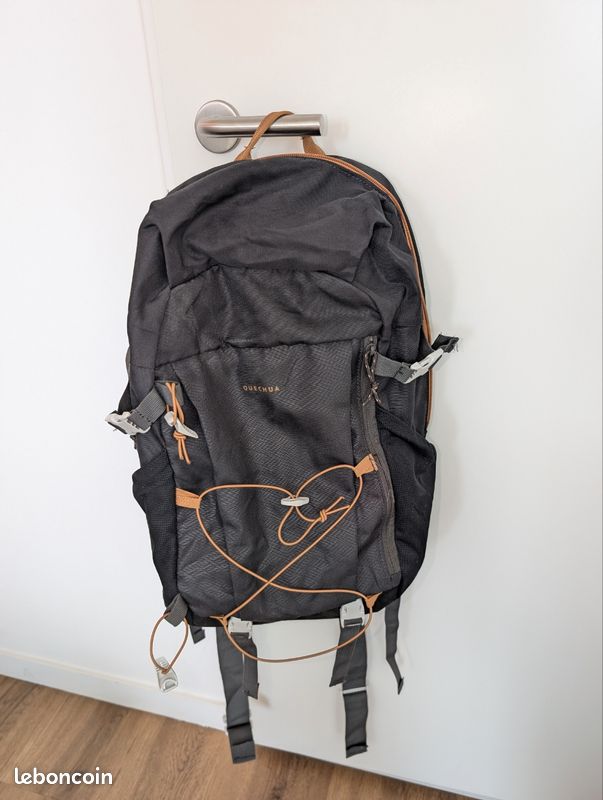 Sac à dos Quechua 30 L – Excellent état (image 1)