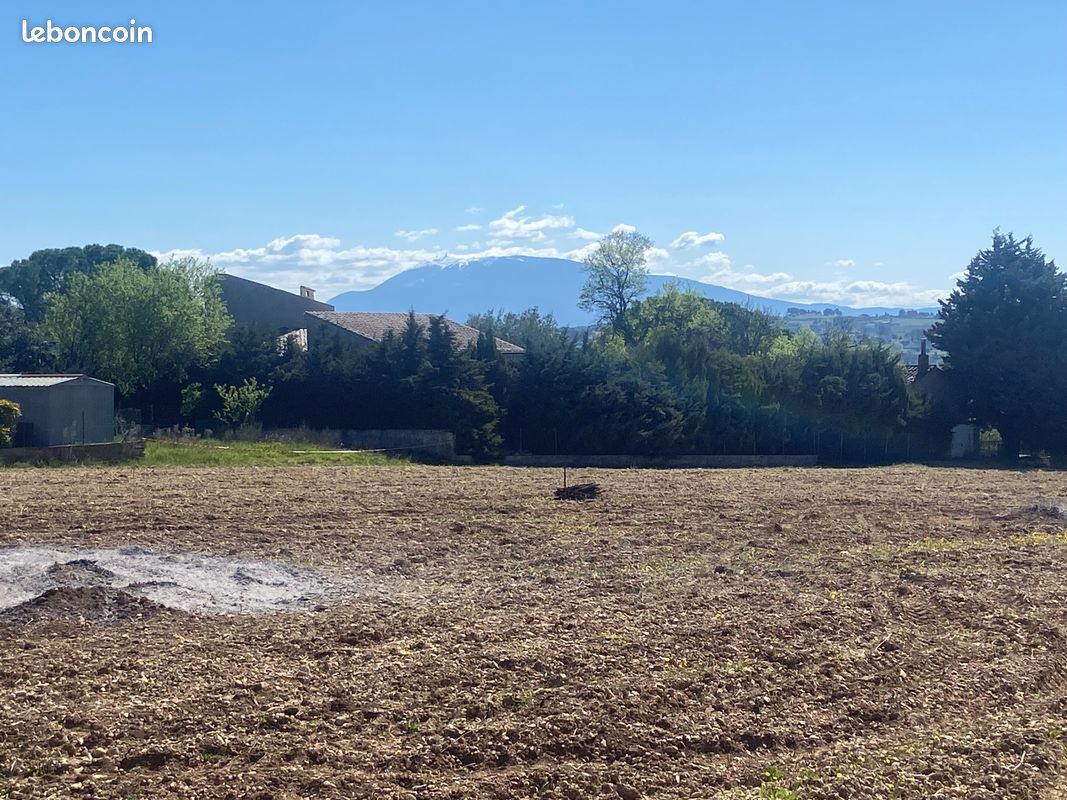 Terrain 584 m² · à Saint-Maurice-sur-Eygues · 101 000 €