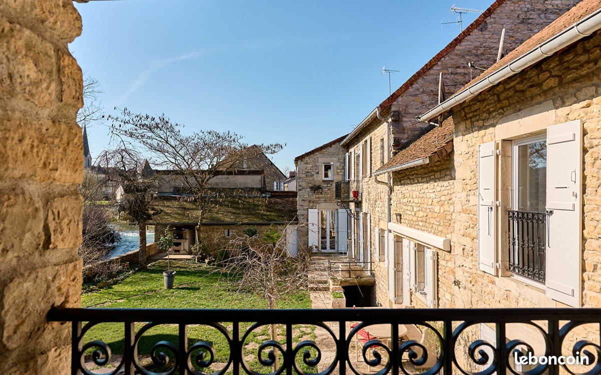 Maison 13 pièces 476 m² · à Voiteur · 476 m² · 840 000 €