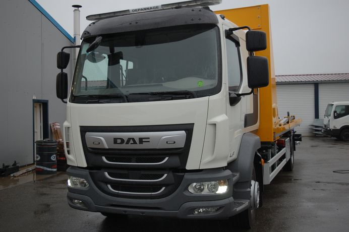 Dépanneuse pour voitures - DAF Trucks France