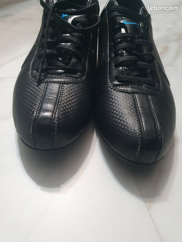 Chaussure Nike Rivalry Shox Rivalry Noir Et Or NIKE FEMMES SHOX