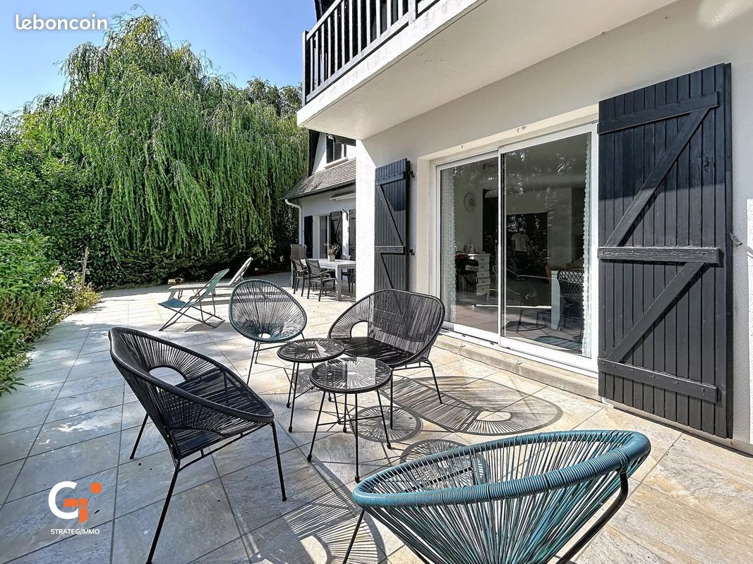 Maison 8 pièces 213 m² · à Pissy-Pôville · 213 m² · 449 000 €