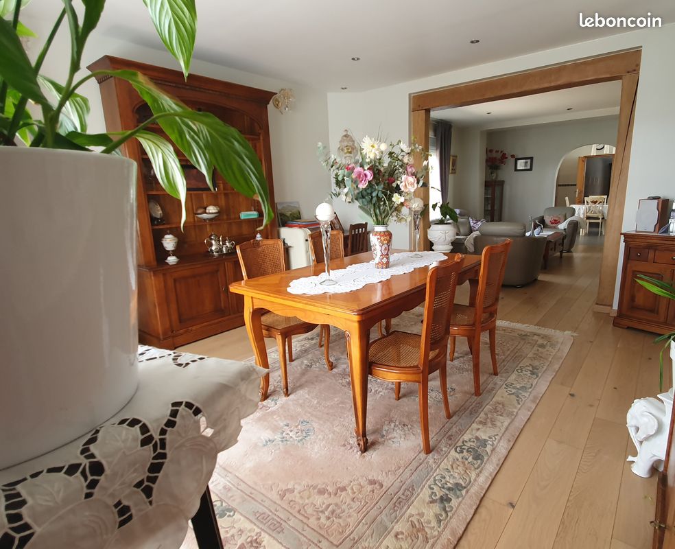 Appartement 9 pièces 228 m² · à Chaumont-en-Vexin · 228 m² · 380 000 €